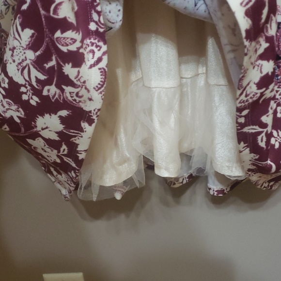 Girls sz 12 dress, off white with maroon floral - Picture 7 of 8